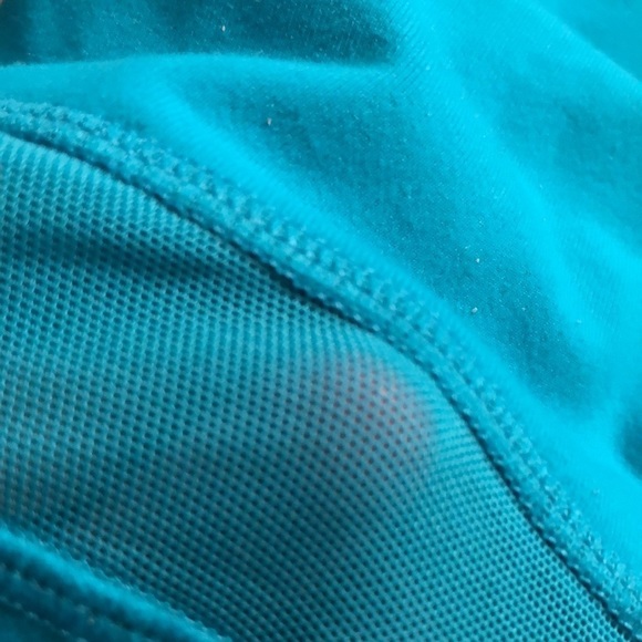 Lululemon Athletica large V-neck tank top turquoise built in bra mesh detail - Picture 3 of 14